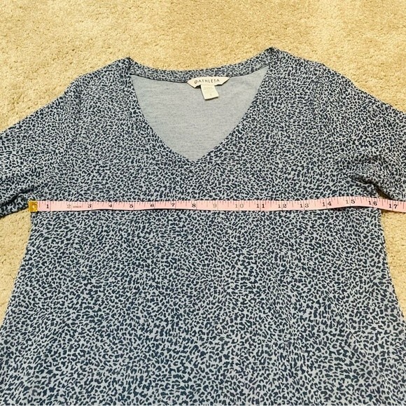 Athleta Blue Leopard Breezy V-neck Modal T-Shirt Size S - Picture 11 of 12
